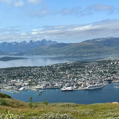 Tromsdalen Aurora * Tromso